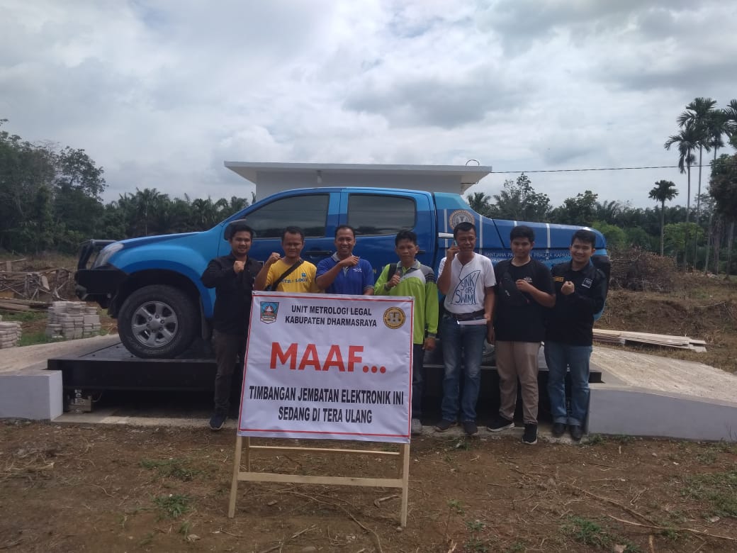  Uji kelayakan timbangan kelapa sawit Ram "Amoy" berada di jalan Siguntur Jorong 1 Siguntur, Nagari Siguntur, Kecamatan Sitiung, Kabupaten Dharmasraya